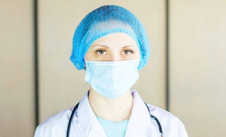 La foi sous le « calot » chirurgical: un accommodement déraisonnable