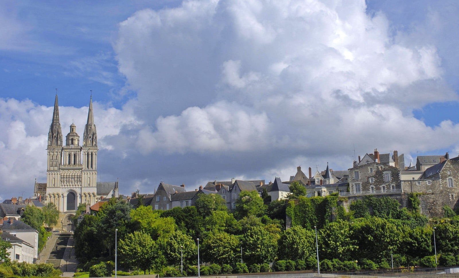 Cathédrale d’Angers: Esprit es-tu là?