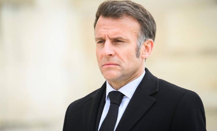 emmanuel-macron-proces-guadeloupe-blow