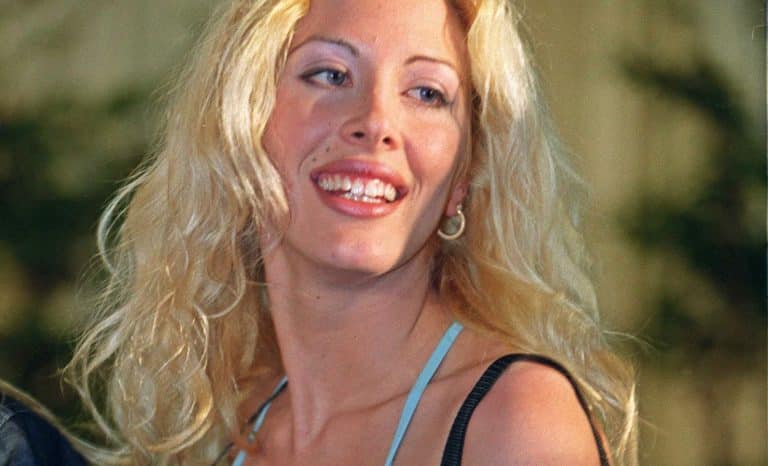 Loana: à jamais, la première!