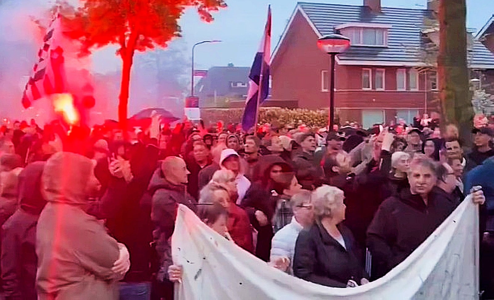 Les femmes de Loosdrecht et la mairie en colocation (non choisie)