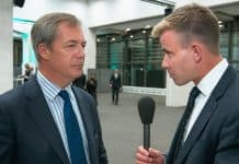 Le parti des gays tradis