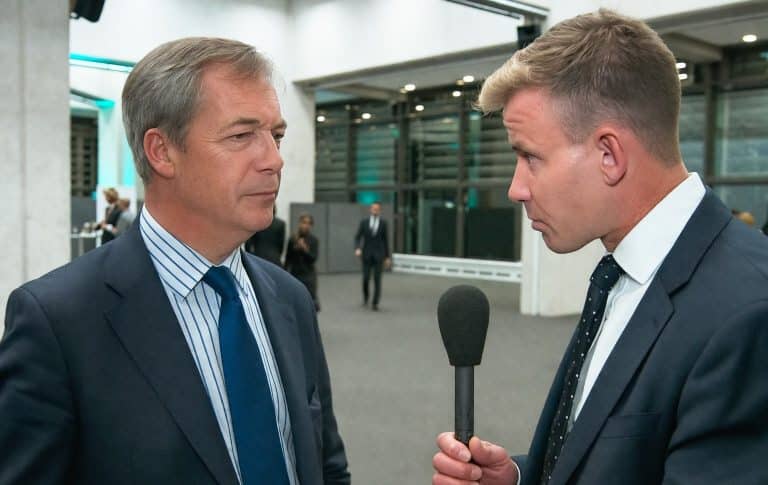 Le parti des gays tradis