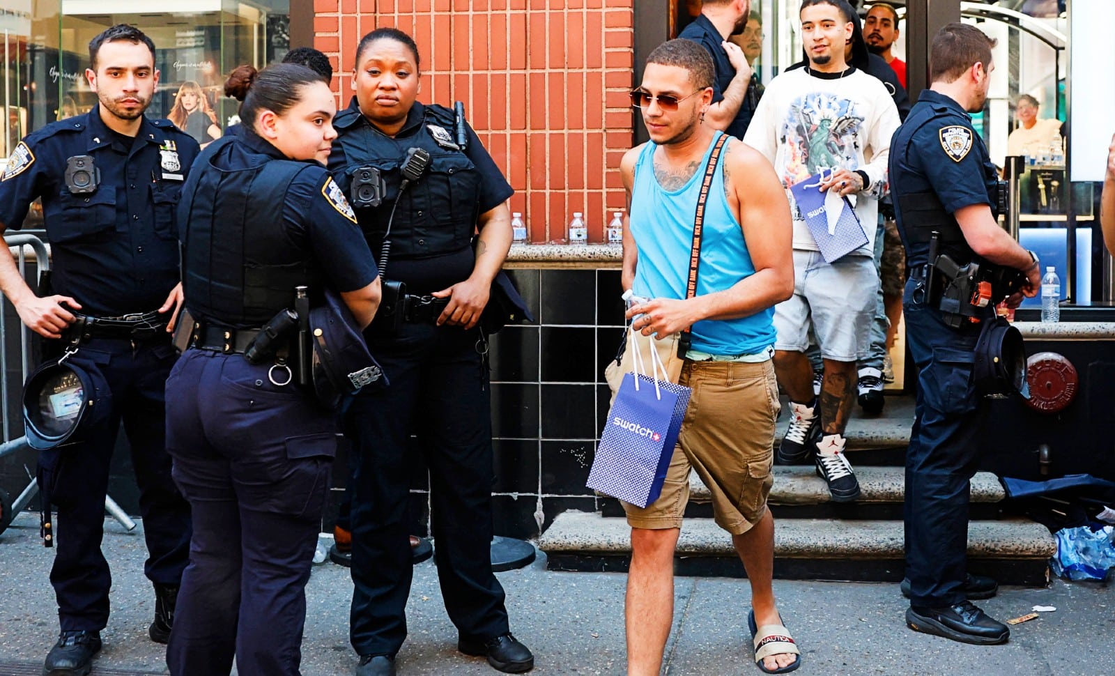 Swatch x Audemars Piguet: quand le luxe fait faire la queue pour sa propre publicité