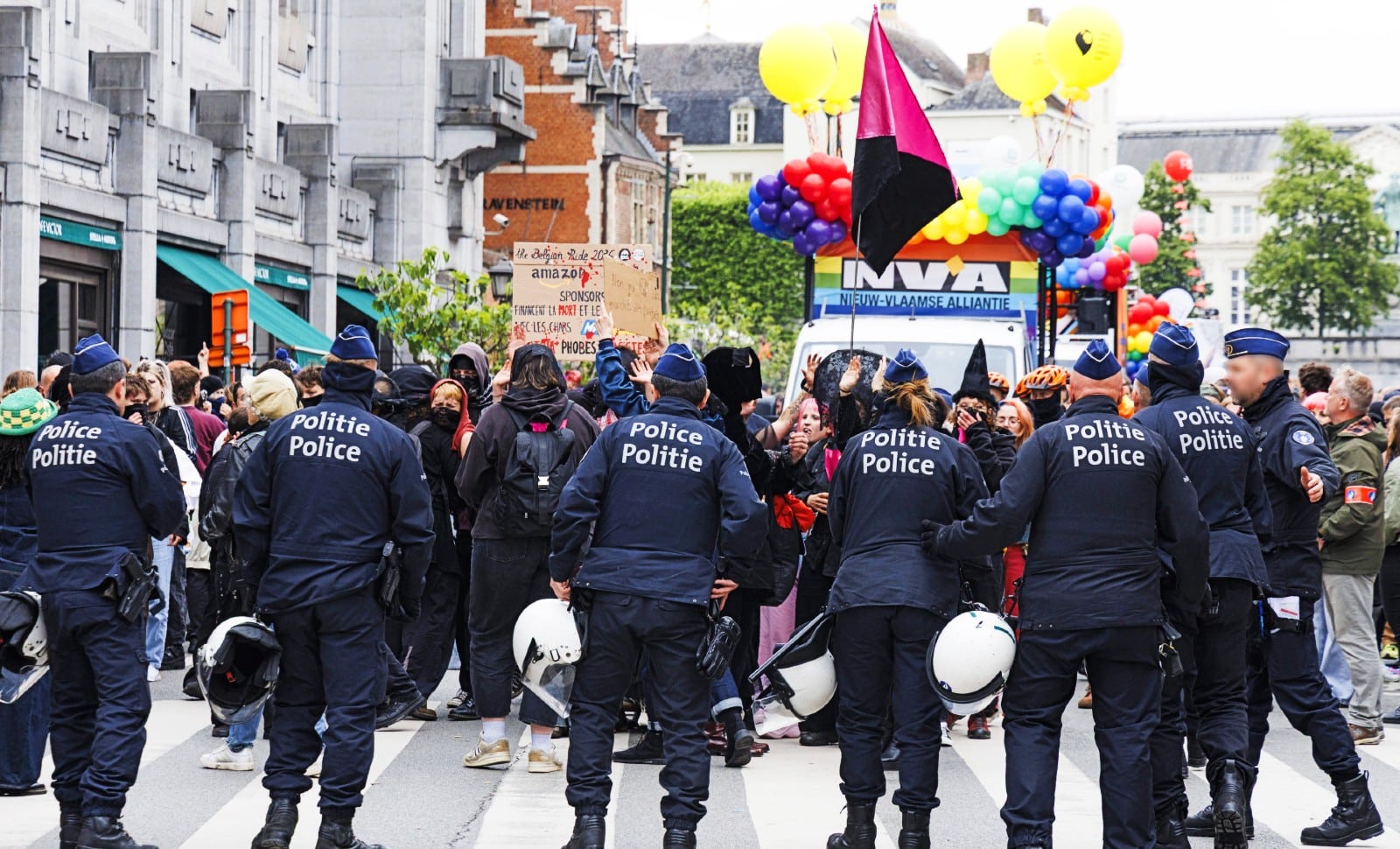Arc-en-ciel et keffieh: la pride captive de l’intersectionnalité