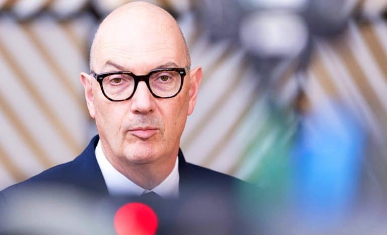 🎙️ Podcast: France, les finances publiques plombées par Macron, l’emploi menacé par l&rsquo;IA