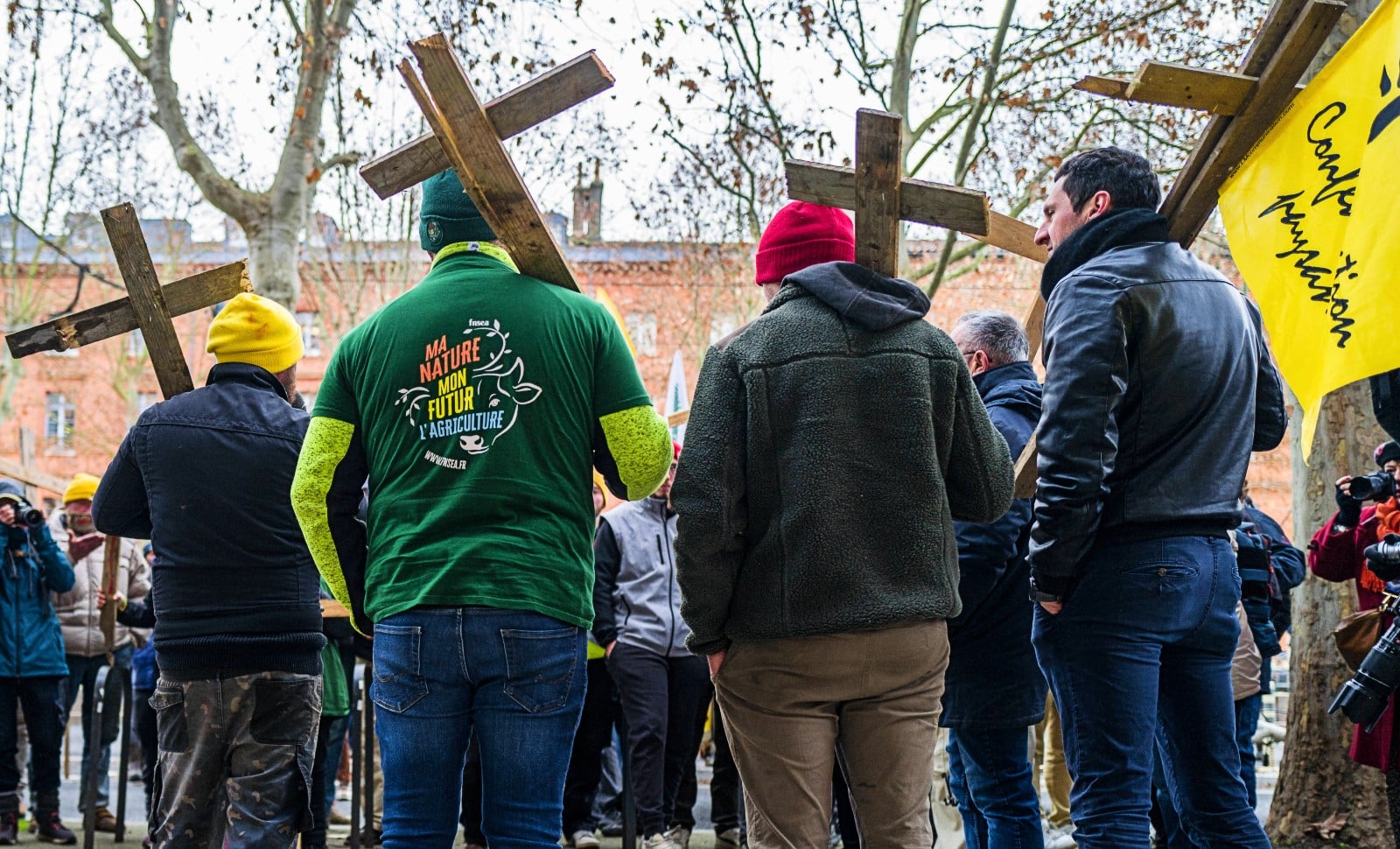 Des tracteurs et des croix
