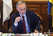 Diplomatie d’opérette à la Mairie de Paris