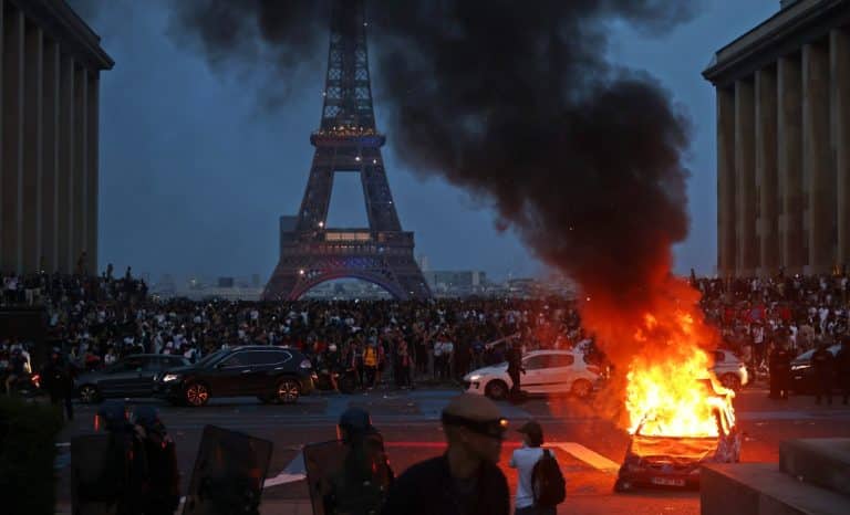 Violences après PSG-Arsenal: la droite se scandalise, la gauche minimise