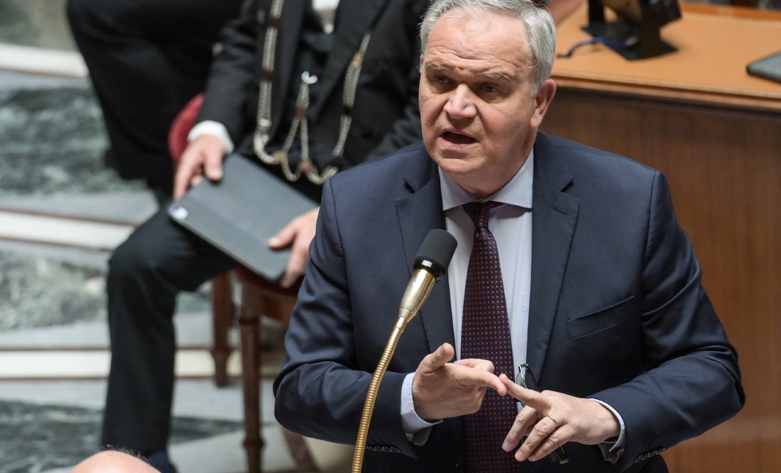 Un Défenseur des droits de droite: tous aux abris!