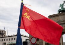 Svastika, nein ! Faucille et marteau : da !