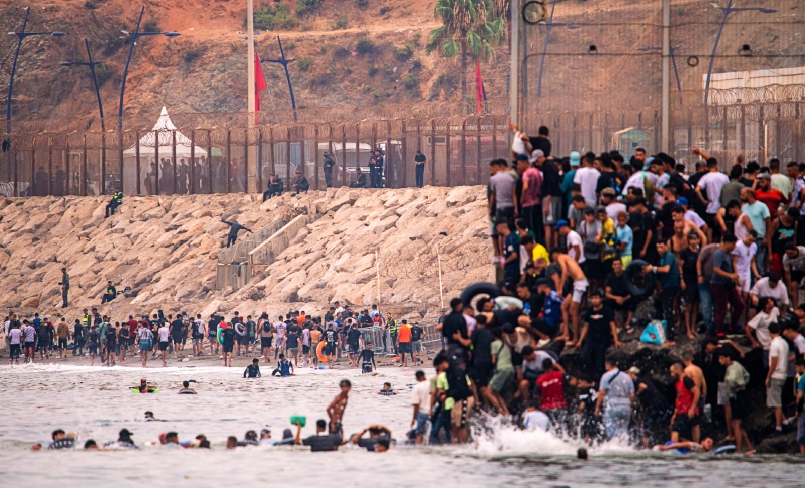 Ceuta: 80 000 habitants, 60 000 migrants