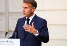 Macron dans son bunker, le Pape sur les Champs: qui sera notre sauveur?