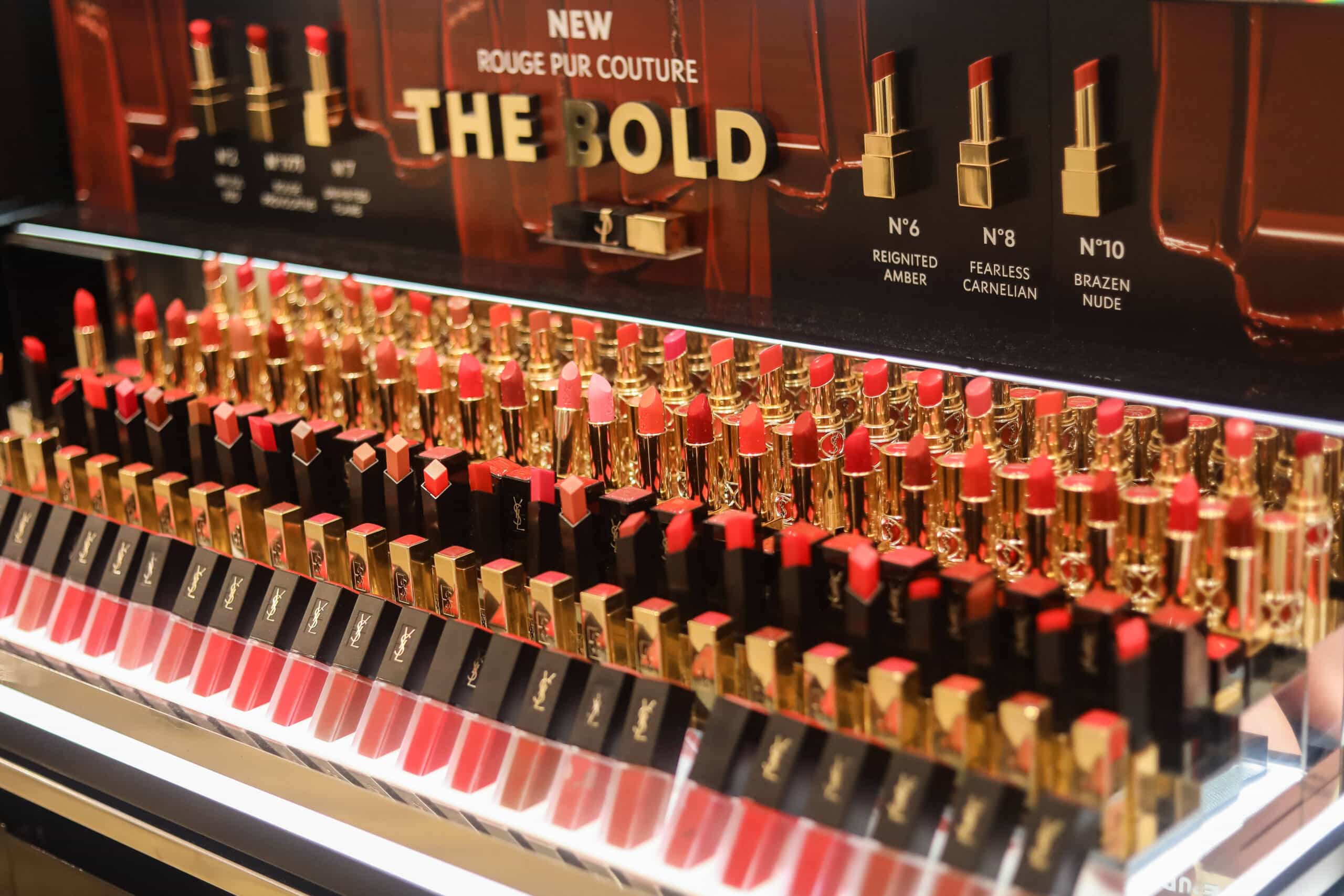 Fast fashion : la Chine avait menacé la France de représailles, les cosmétiques en subissent déjà les conséquences