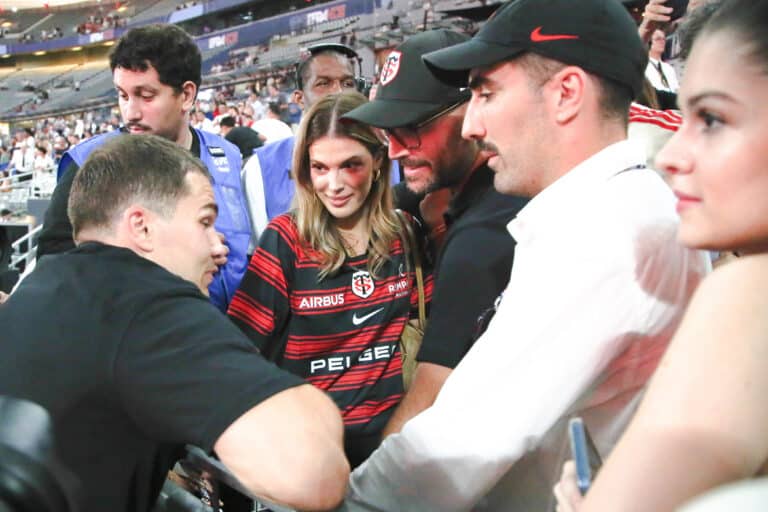Iris Mittenaere et Antoine Dupont : cette photo au Stade de France qui confirme que le couple ne se cache plus