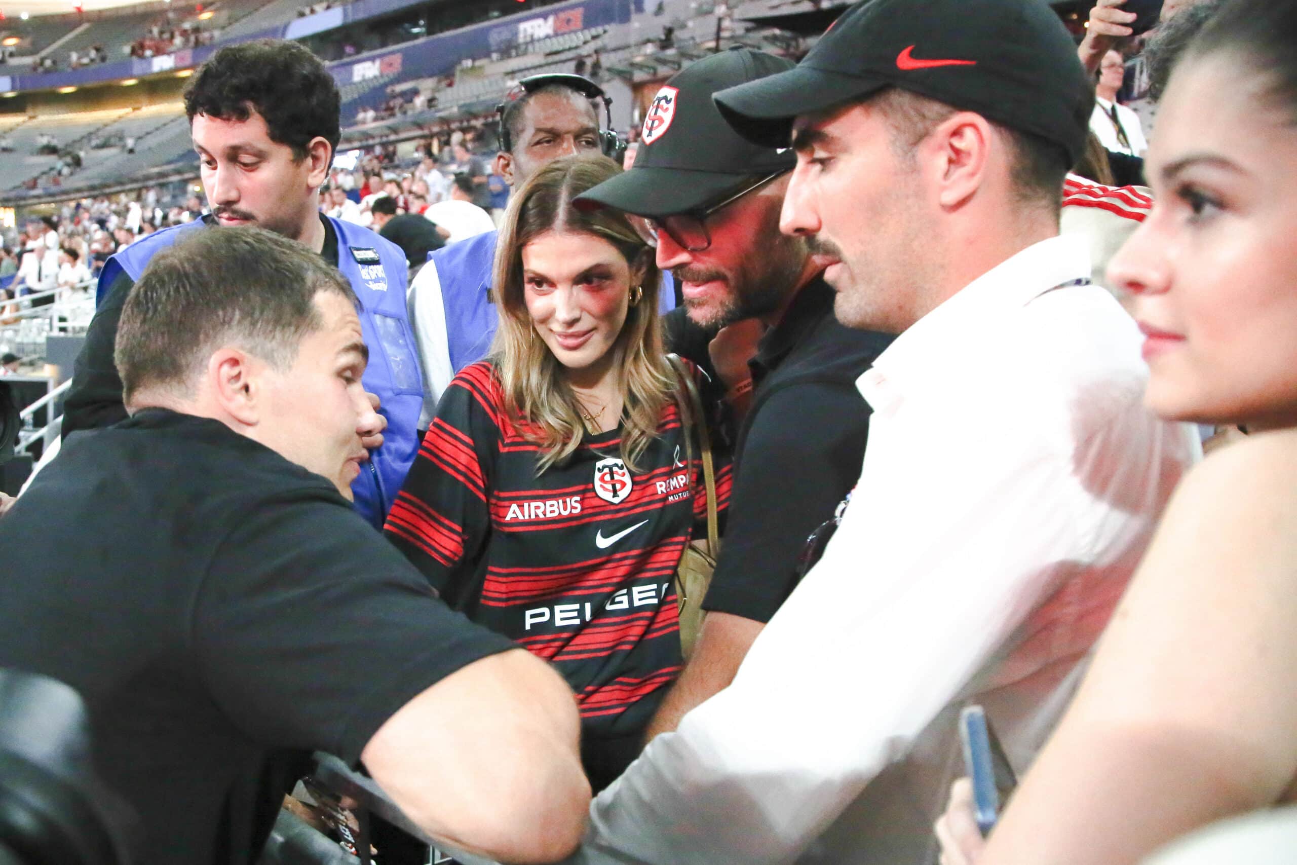 Iris Mittenaere et Antoine Dupont : cette photo au Stade de France qui confirme que le couple ne se cache plus