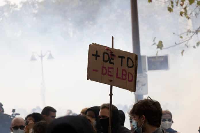 Pierre Martinet, ancien agent de la DGSE, s'est récemment exprimé au sujet des blocus des lycées et du risque de morts en raison de l'escalade de la violence.