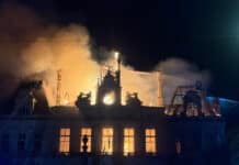 La mairie de Limoges, incendiée pendant les manifestations du 17 octobre. Ce sabotage est potentiellement le fait de l'ultra-gauche.