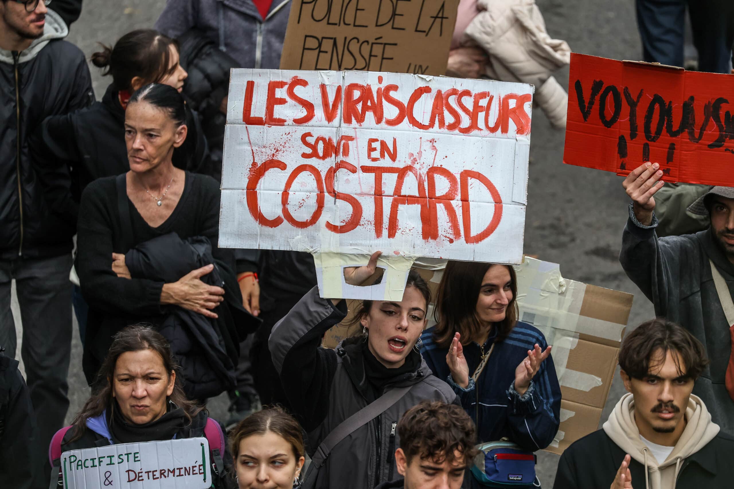 31 octobre : les lycéens ne lâchent rien et Beauvau redoute un Halloween sous tension