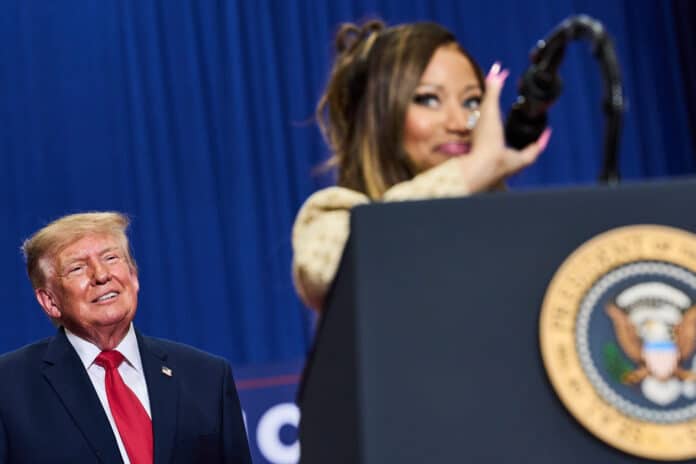 Trump Donald Trump et Nicki Minaj durant un meeting électoral au McMorran Place Sports and Entertainment Center (Port Huron, Michigan), ce dimanche 25 octobre 2026.