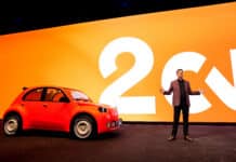 Mondial de l’Auto : Twingo, 2CV… ces voitures « françaises » qui ne le sont plus tout à fait Mondial de l'Auto : présentation de la 2C de Citroën