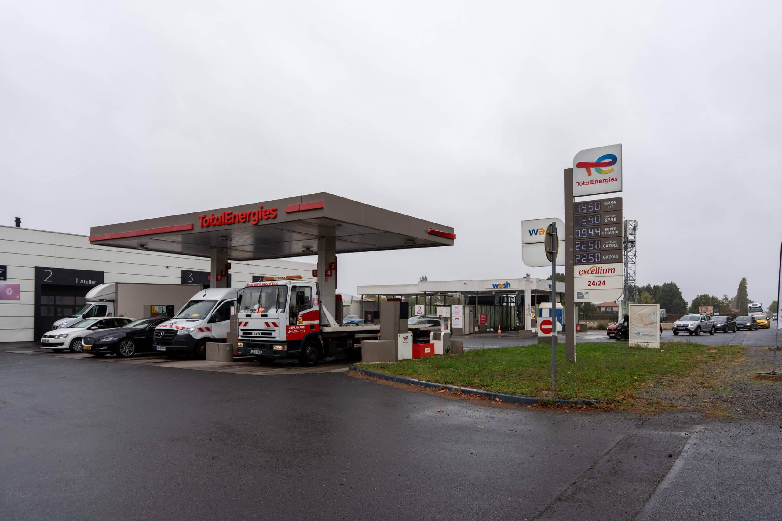 Hausse du carburant : chèques, primes et « grands rouleurs », qui touche quoi à la pompe ?