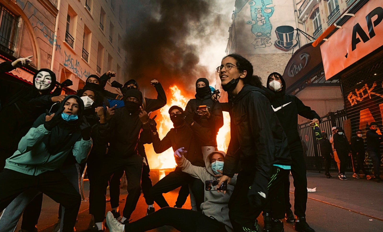La parfaite continuité entre les casseurs du 17 octobre