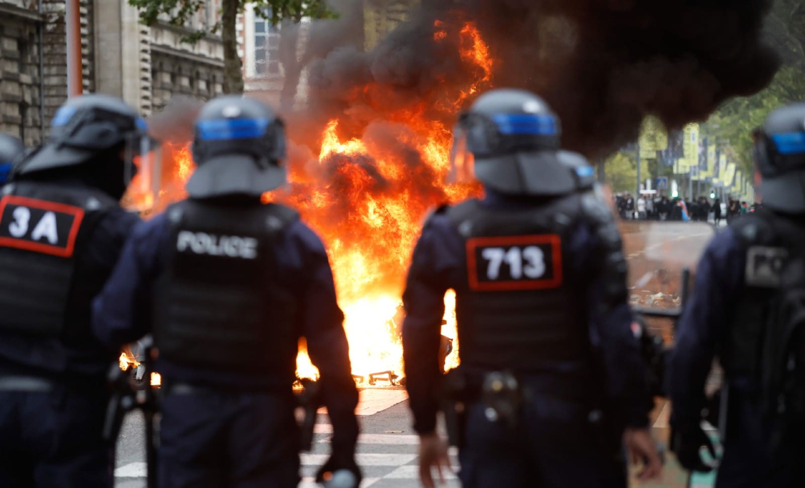 Lycéens et «antifascistes» de carnaval: le Bien entre en campagne