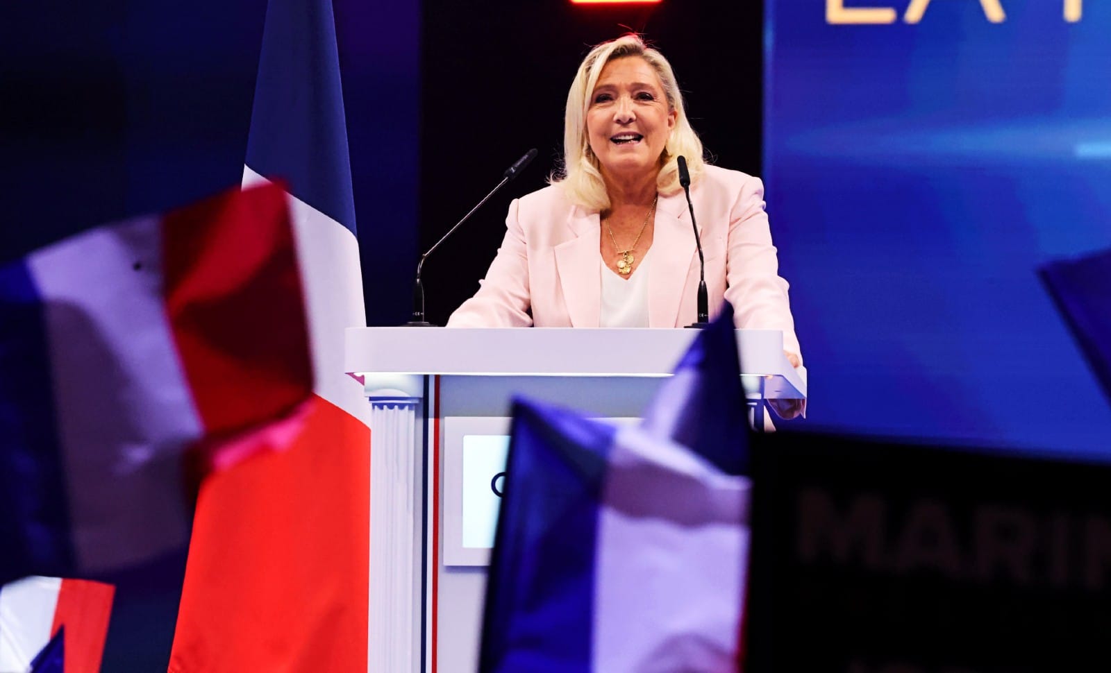 Siège d’Orléans: Marine boute les casseurs et le manque de savoir-vivre