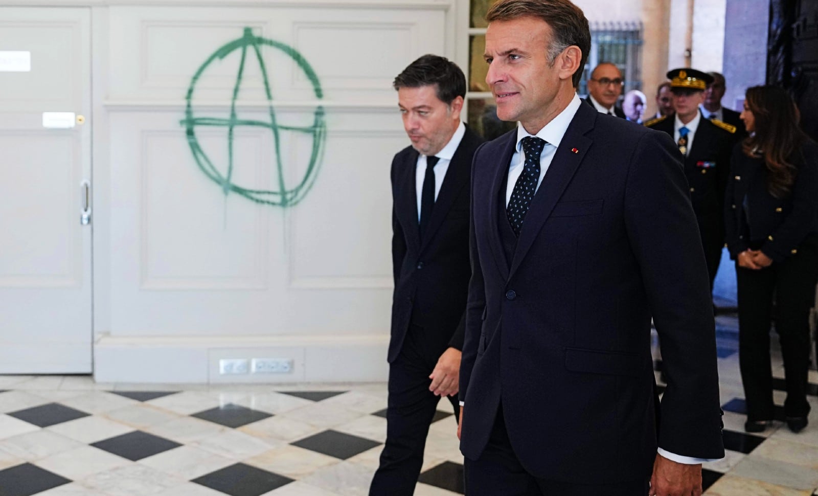 Ces minorités menaçantes qui terrorisent l’État